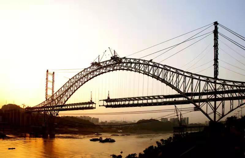 Chaotianmen Bridge during construction