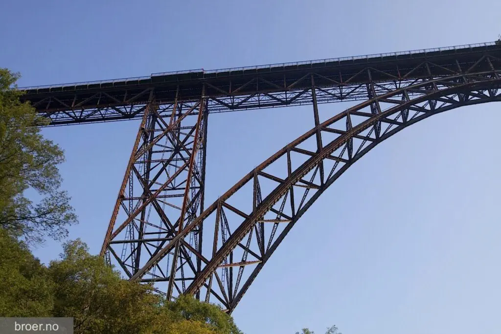 Support Column And Main Arc Of The Müngsten Bridge