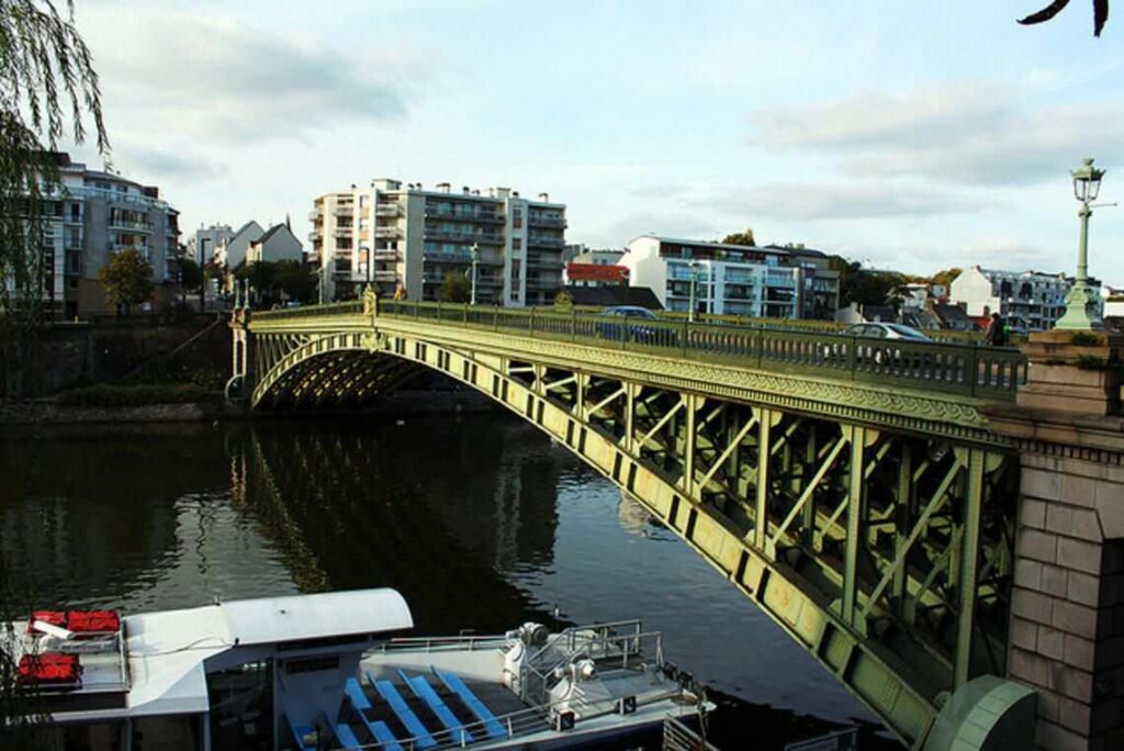 General de la Motte-Rouge bridge on Erdre river in Nantes