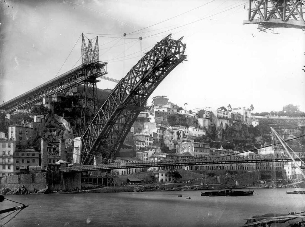 Dom Luís I Bridge during construction
