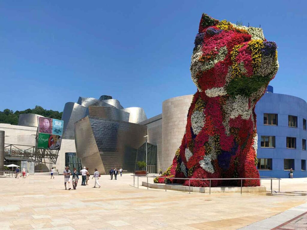 Jeff Koons’ famous artwork, the Puppy, Bilbao Museum.