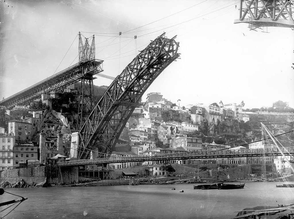 Luis I bridge under construction, Porto